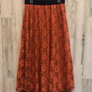 LuLaRoe beautiful lace skirt fully lined size M